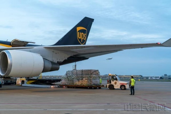 上海首单航空货运国际中转“换单”业务试行成功